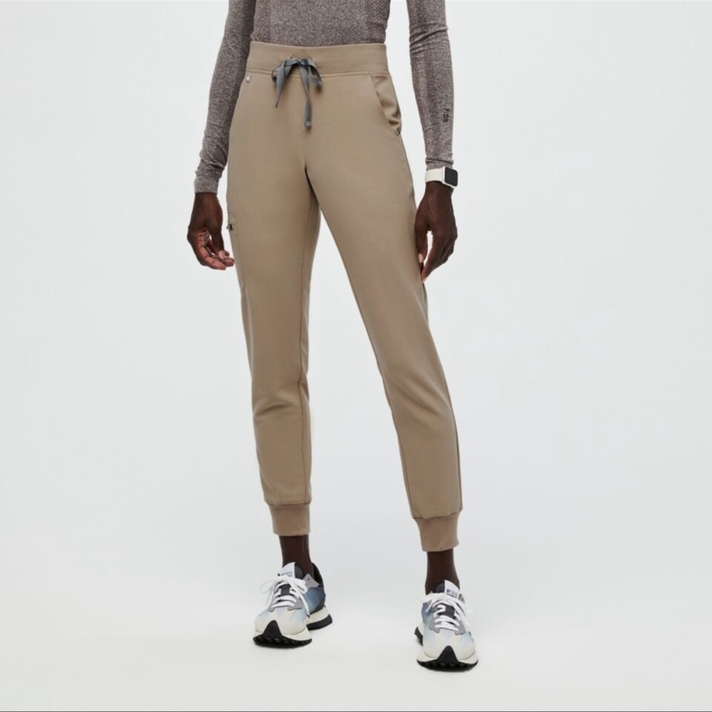 Figs latte Zamora joggers size large